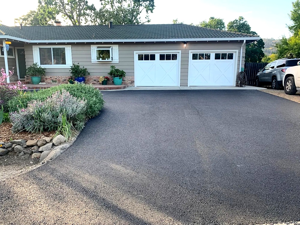 residential driveway asphalt paving